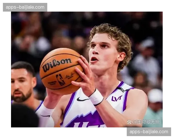 独行侠弗拉格场均4.5助攻，组织前锋属性逐渐显现